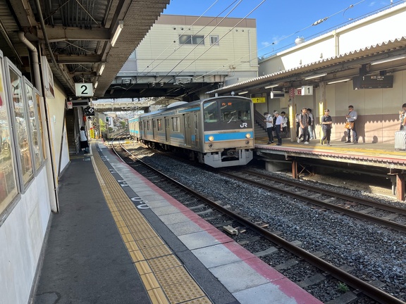Lokalny pociąg JR w Kioto
